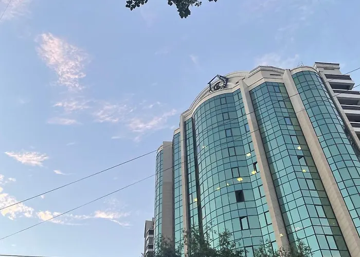 Комфортабельная 2-Х Комнатная Квартира В 100М От Метро Алатау