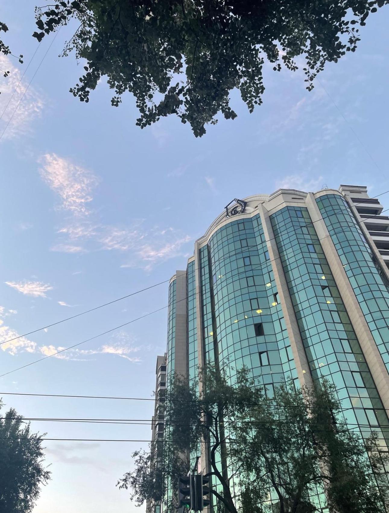 комфортабельная 2-х комнатная в 100м от метро алатау Almaty